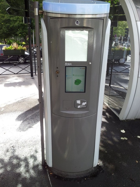 Fichier:Borne Autolib.jpg