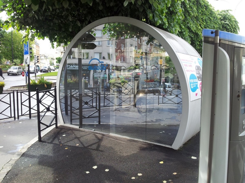 Fichier:Guichet Video Autolib.jpg